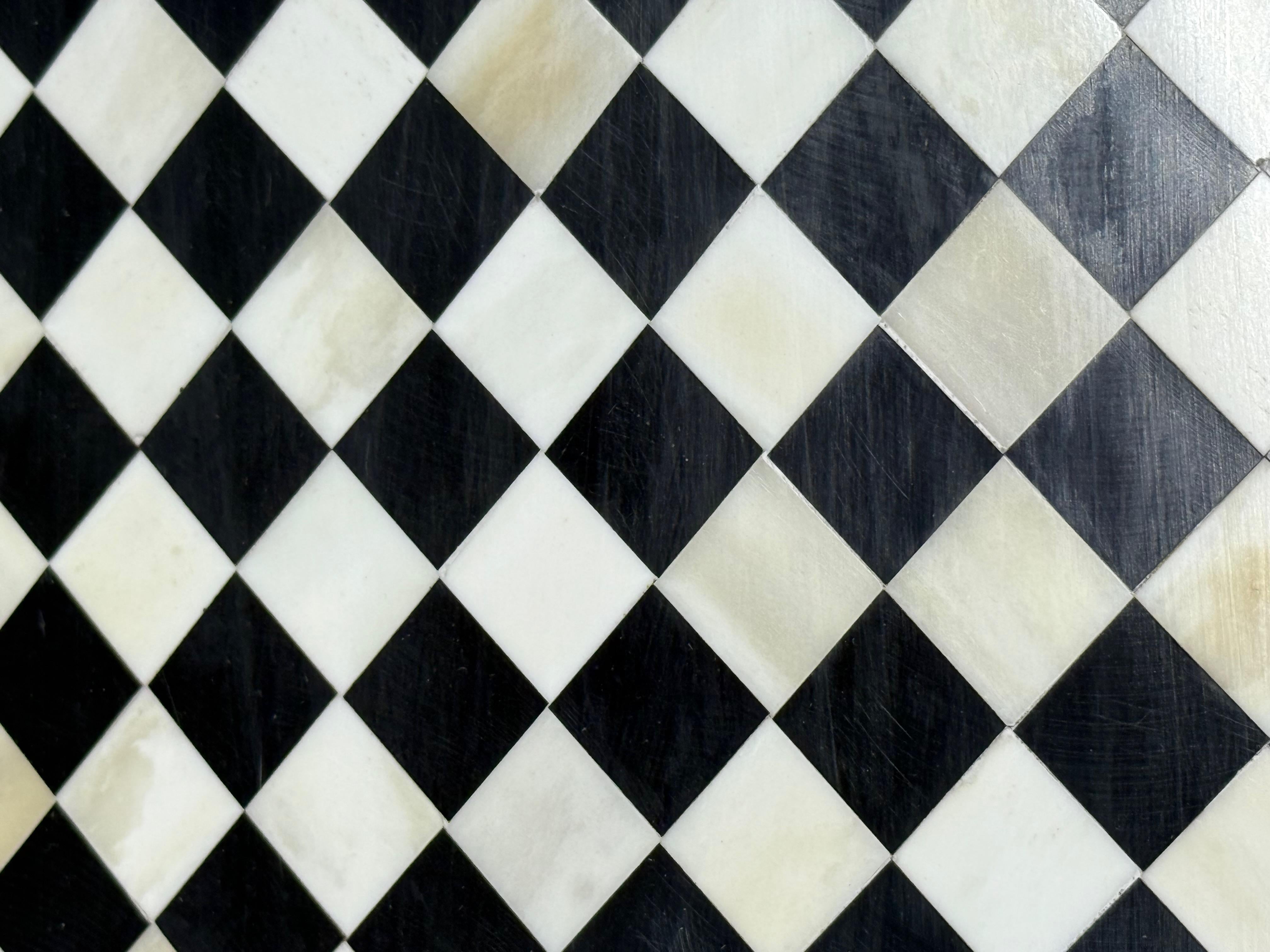 Os Plateau à os en damier noir et blanc, Inde, contemporain en vente