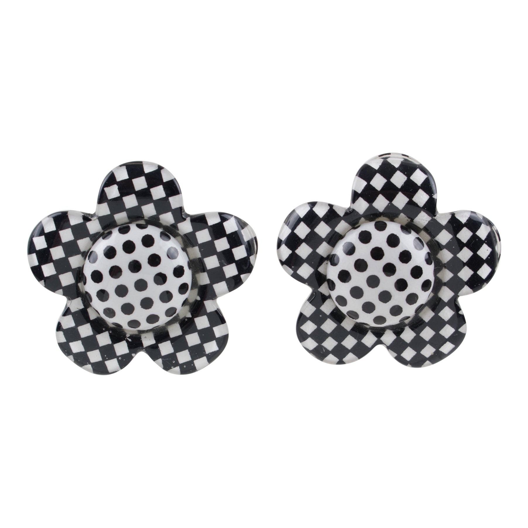Black and White Checkerboard Resin Clip Earrings Daisy Flower For Sale
