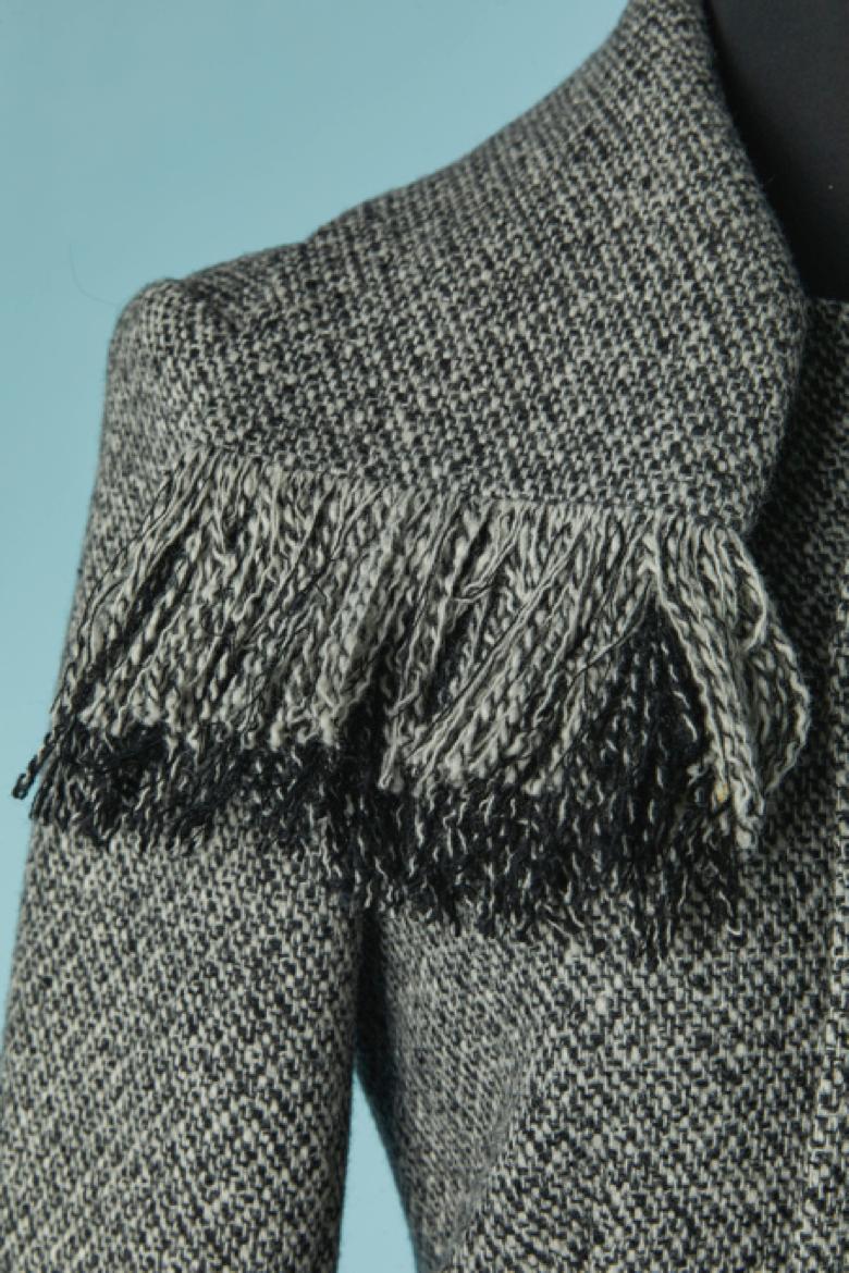 Noir Veste croisée en chiné noir et blanc avec col à franges BALENCIAGA en vente