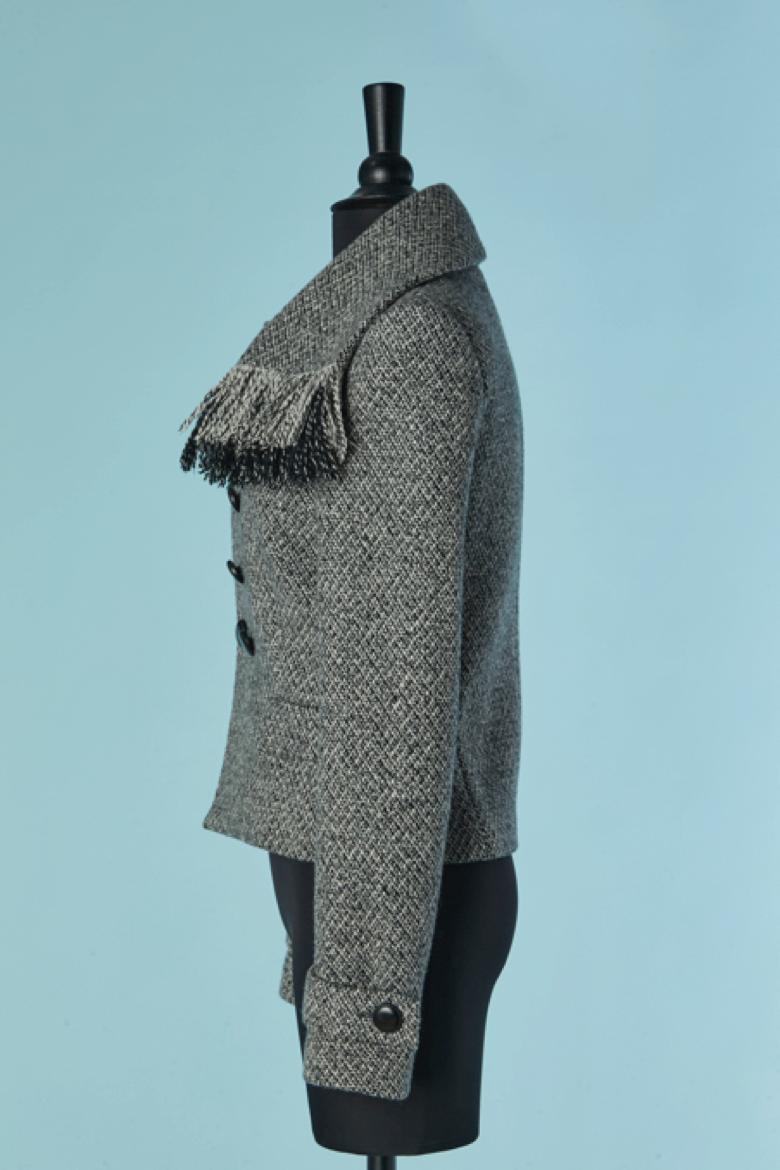 Veste croisée en chiné noir et blanc avec col à franges BALENCIAGA Pour femmes en vente