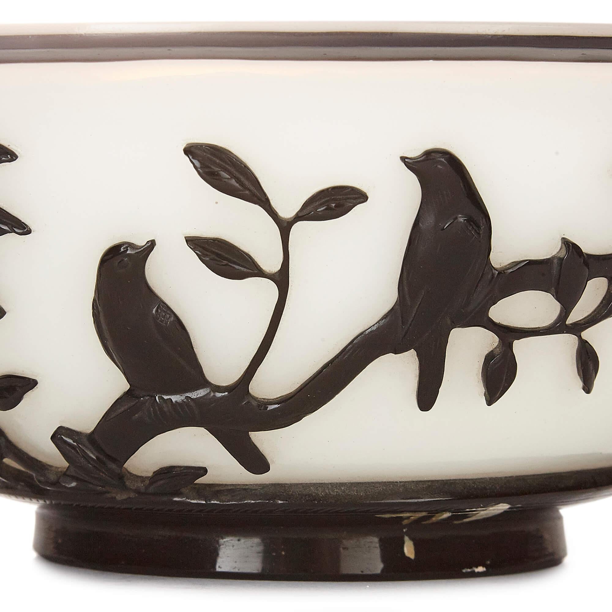 Black and White Chinese Peking Glass Bowl In Good Condition In London, GB