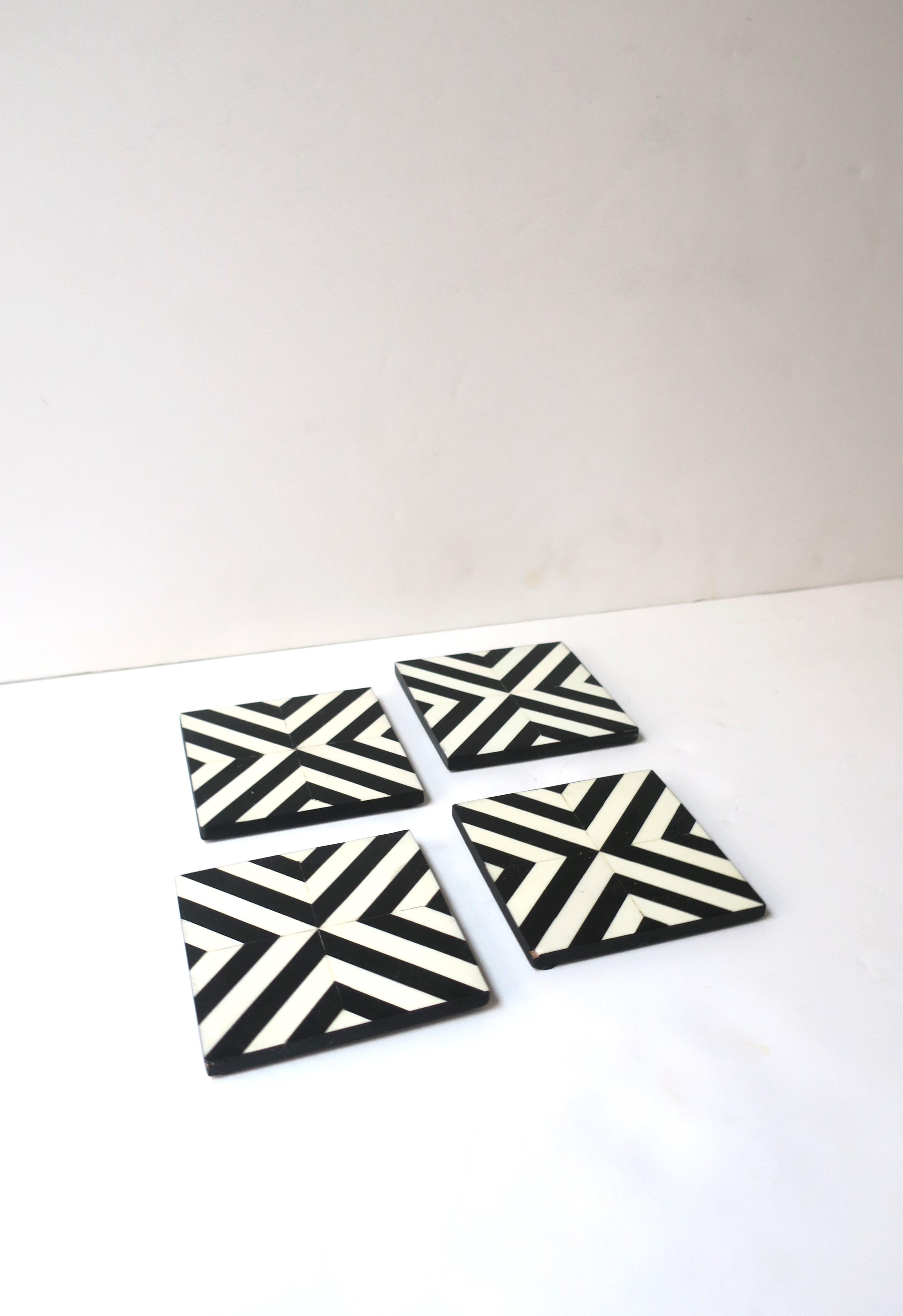 Resin Black and White Cocktail Drinks Coasters, Set of 4 For Sale