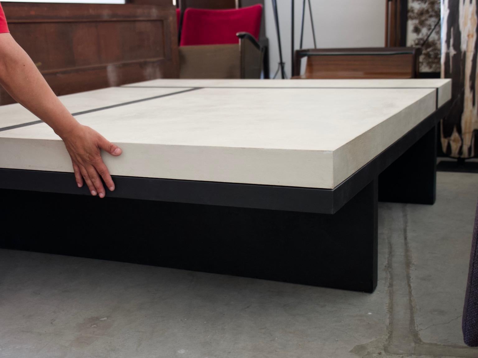 Table basse noire et blanche par Pierre Bonnefille Bon état - En vente à Madrid, ES