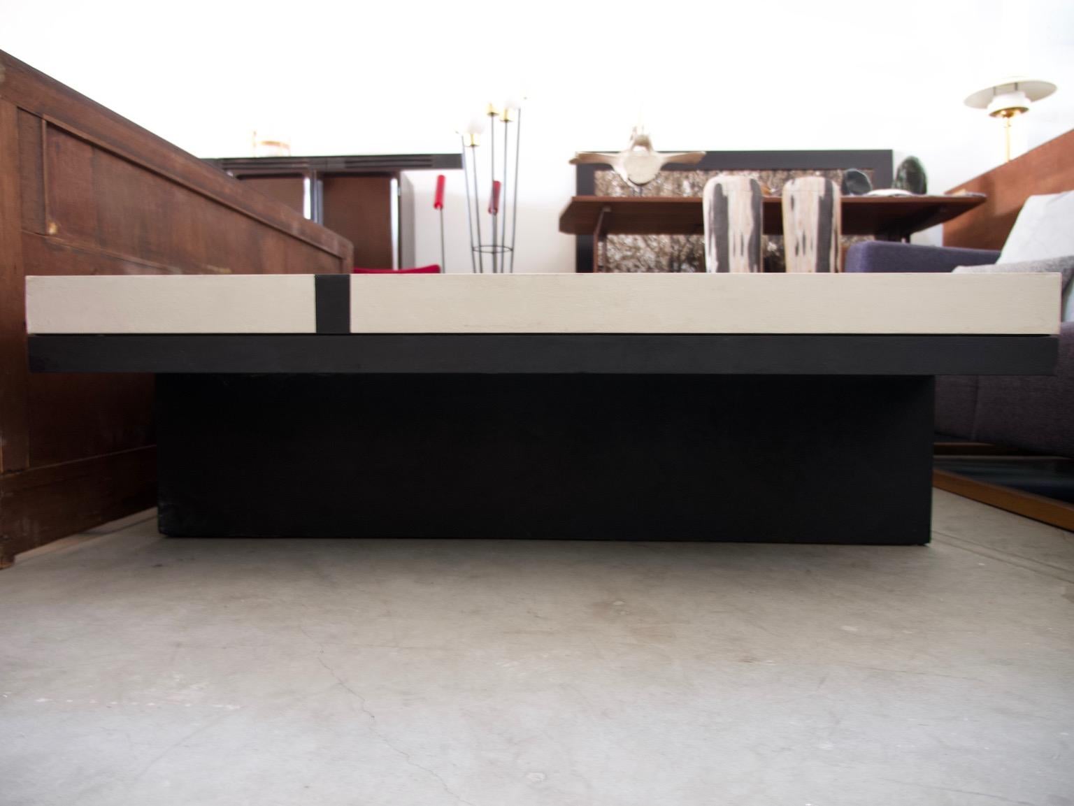 Tissu Table basse noire et blanche par Pierre Bonnefille en vente