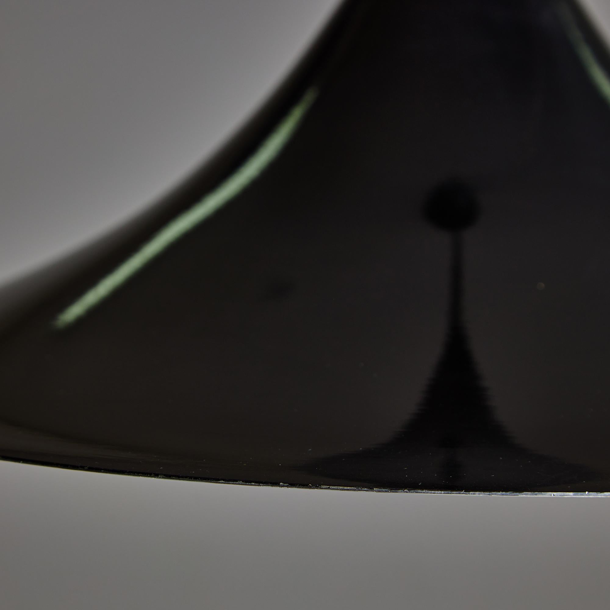 Fine XX secolo Ciondolo a cono in bianco e nero in vendita