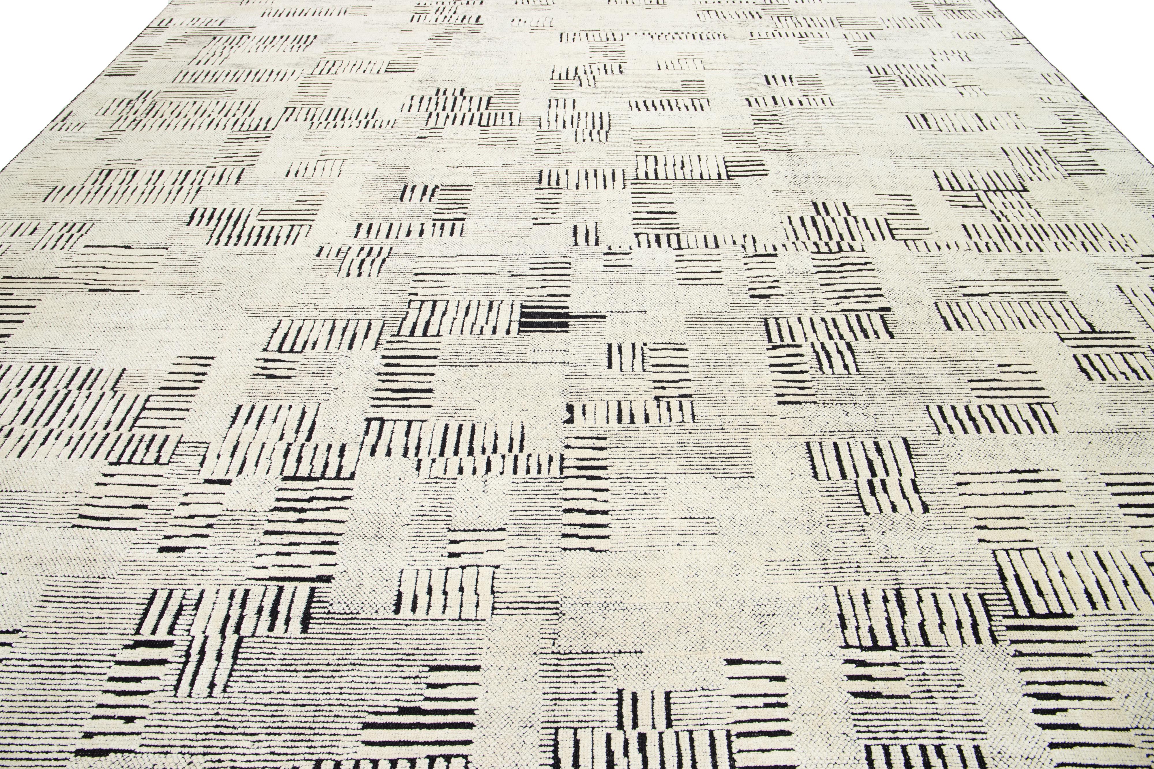 Alfombra contemporánea de lana y seda en blanco y negro con diseño abstracto Lana en venta
