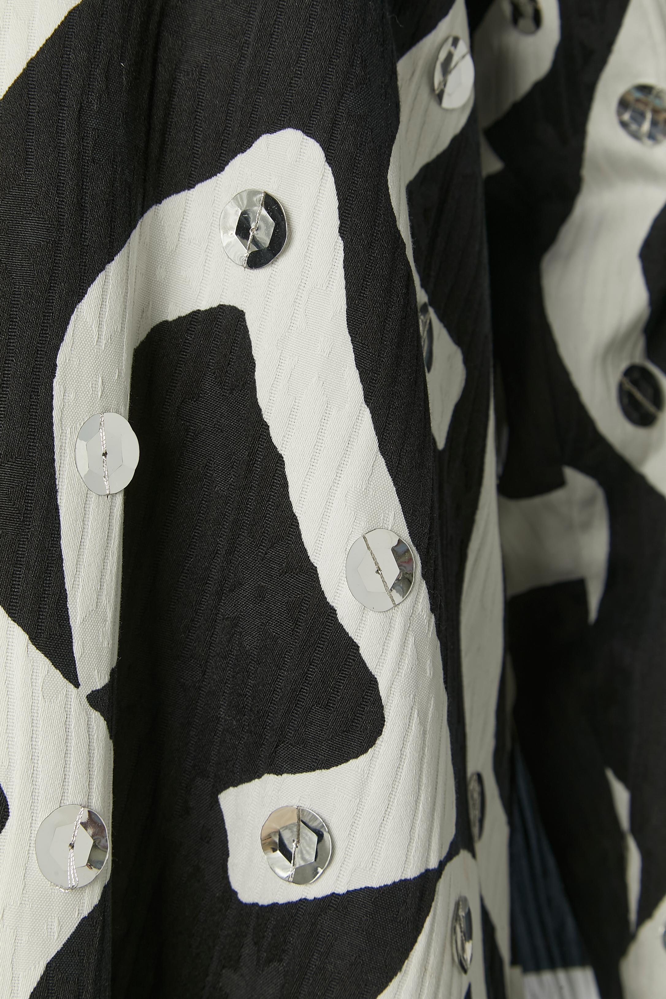Schwarzer und weißer Baumwolljacquard-Mantel aus Baumwolle mit silbernen Pailletten von Geoffrey Beene  im Zustand „Hervorragend“ im Angebot in Saint-Ouen-Sur-Seine, FR