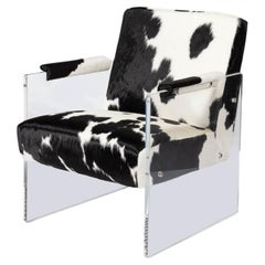 Fauteuil en peau de vache et lucite noir et blanc