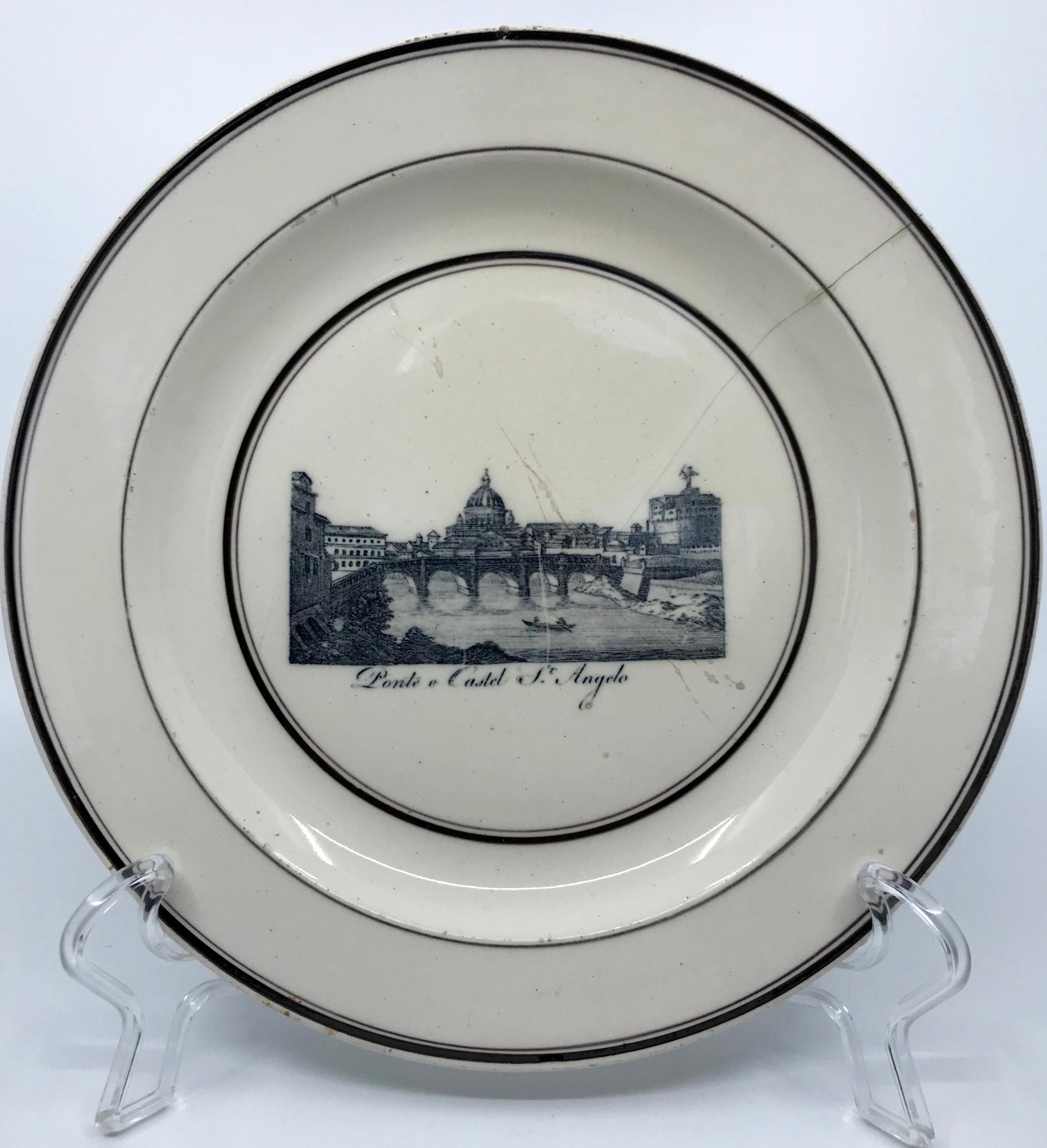 Assiette Castel Sant Angelo en faïence noire et blanche. Rare vue du Tibre en faïence continentale avec le pont et le château de Sant Angelo et le dôme de Saint-Pierre au-delà, Europe, fin du XIXe siècle
Dimensions : 8.13