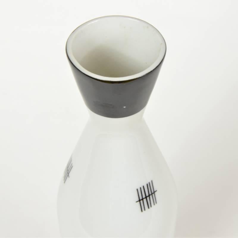 Black and White Czech Porcelain Vase by Royal Dux, 1960s In Good Condition For Sale In Zbiroh, CZ