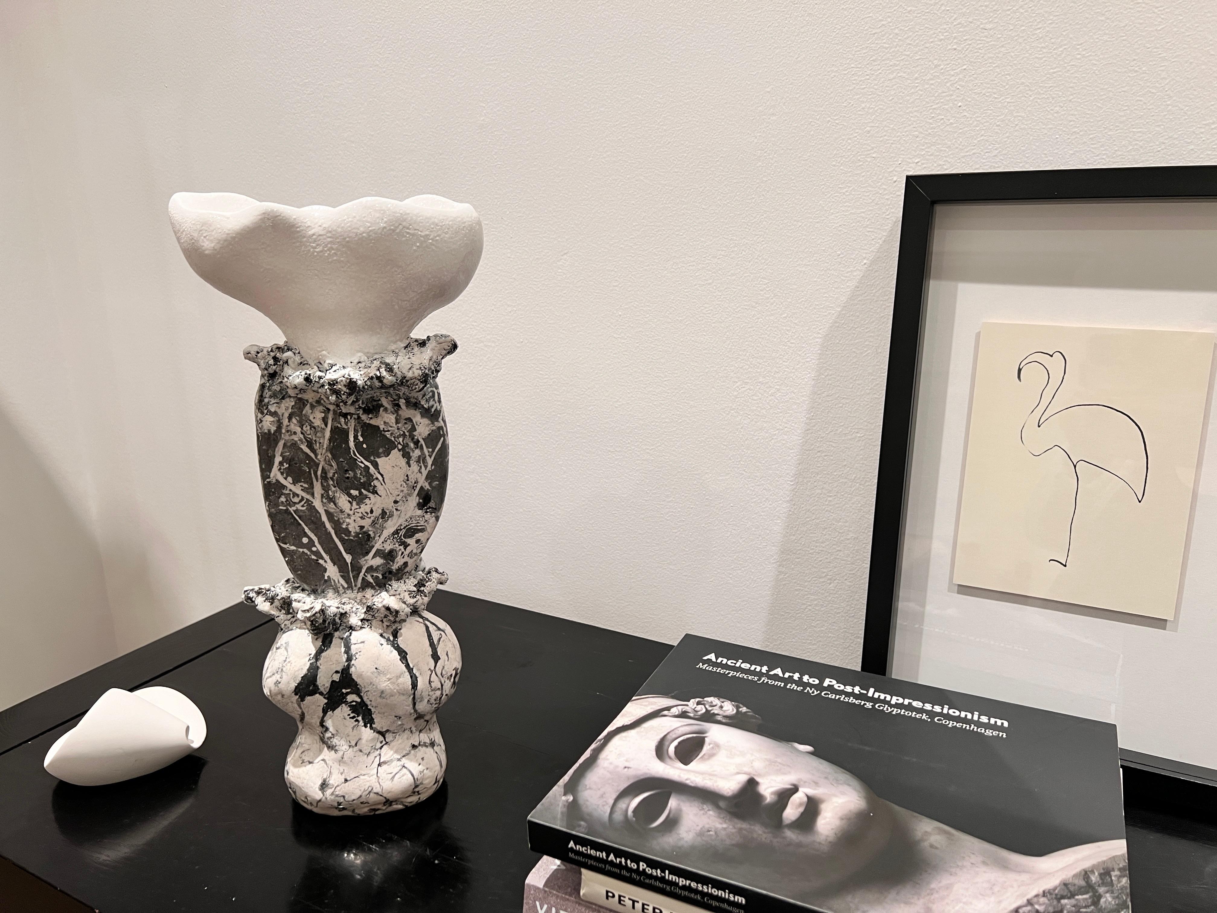 Black and white decorative object, one of a kind, hand made In New Condition For Sale In London, GB