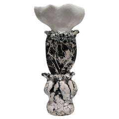 Objet décoratif en noir et blanc, unique en son genre, fabriqué à la main