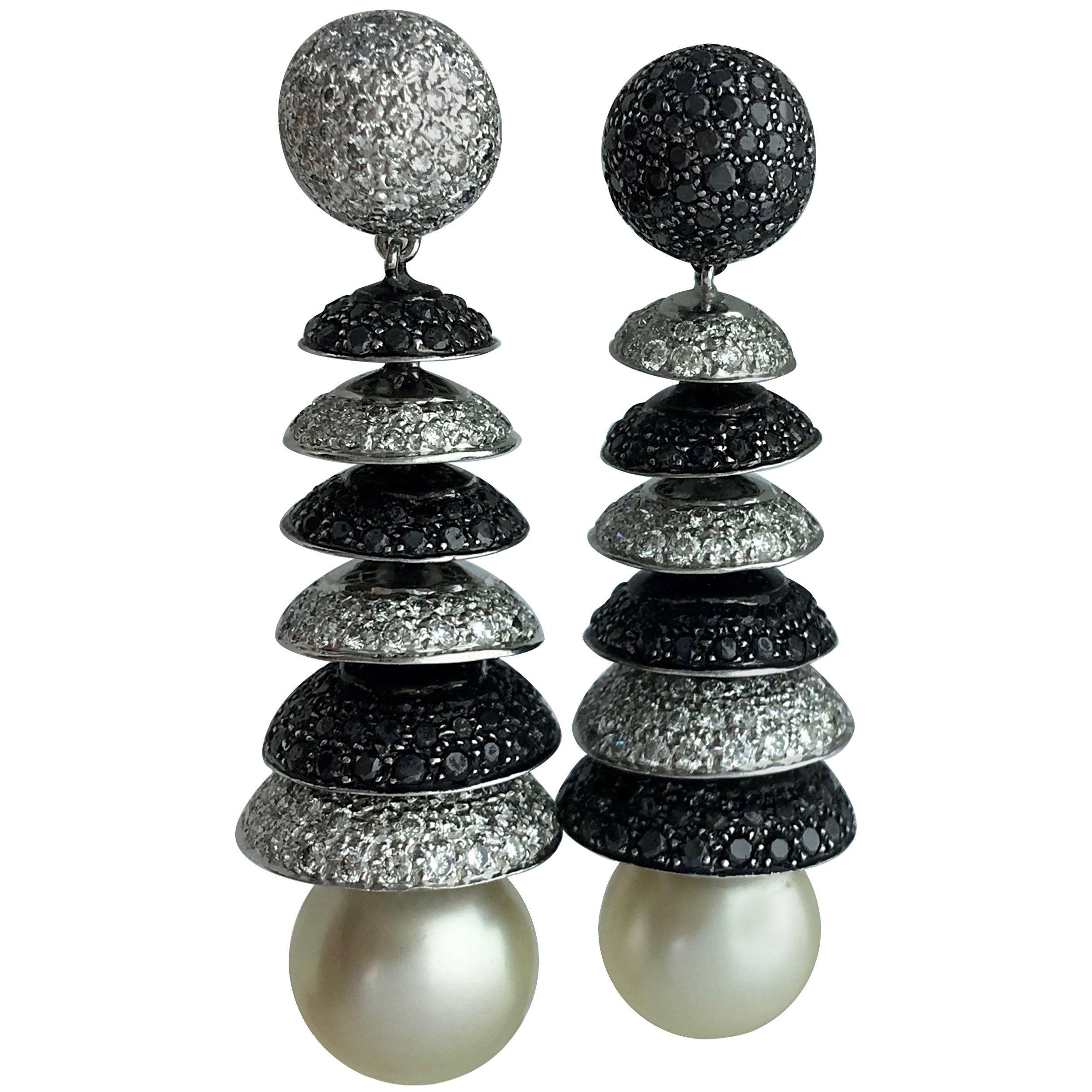 Black and White Diamond on Black and White Gold. Top contemporary design holding cultured Pearl.
 
Gross weight: 42.64 grams.
