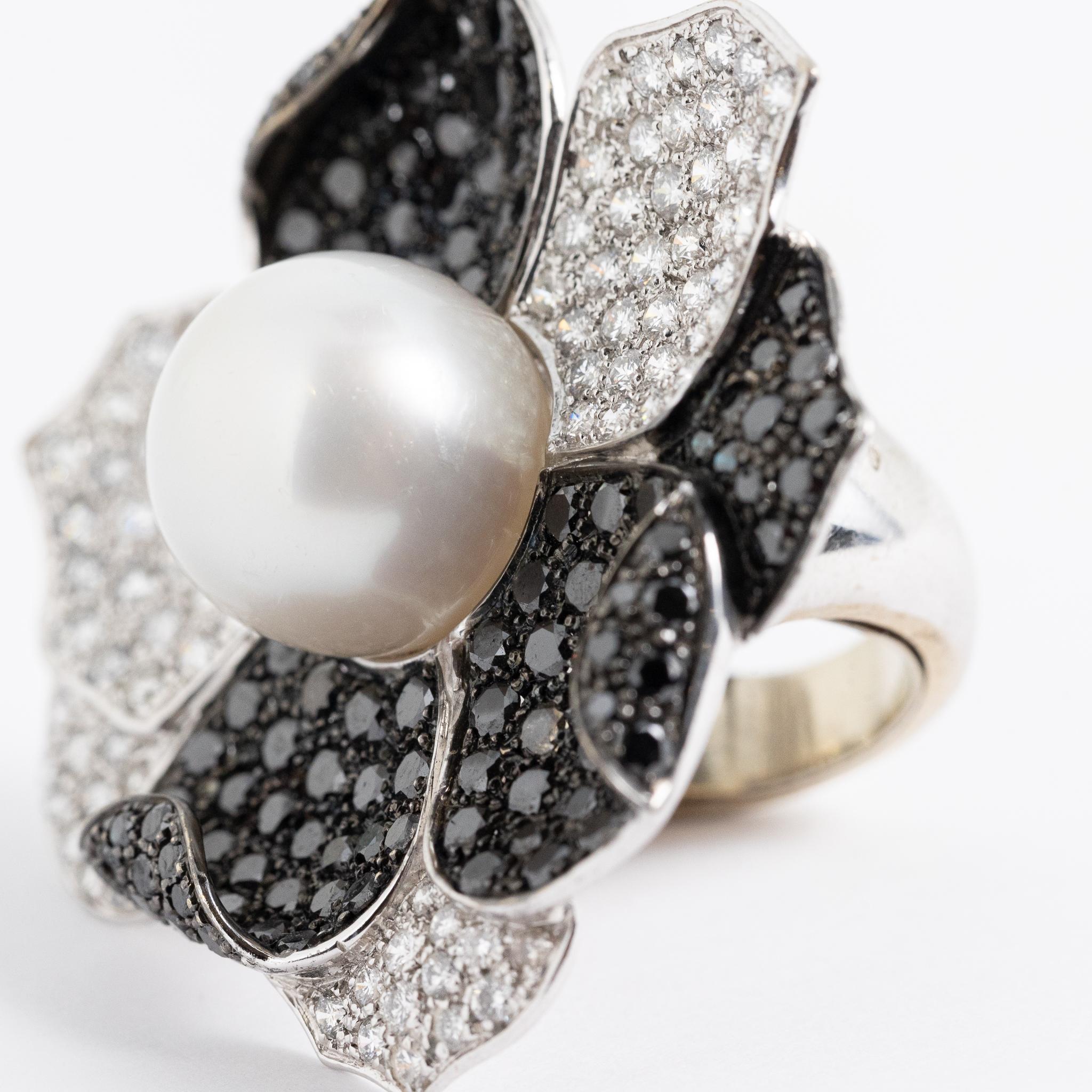 Black and White Diamond Australian Pearl 18 Kt. White Gold Cocktail Flower Ring For Sale 5