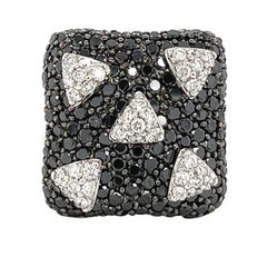 Black and White Diamond Cluster Ring in 18k White Gold with Starlit Night Theme