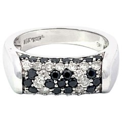 Bague Dome en or blanc 18k avec diamants noirs et blancs
