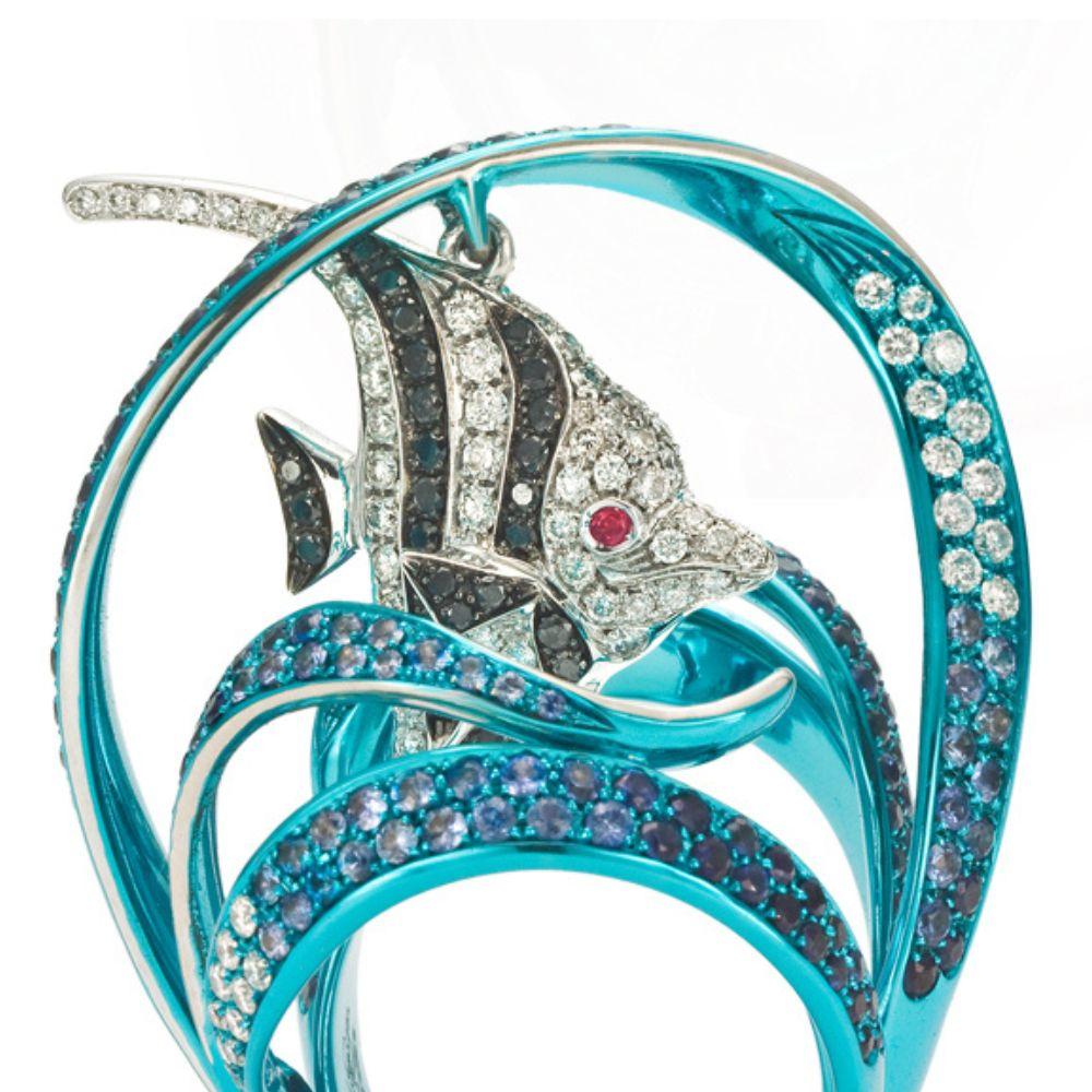Brilliant Cut Black and White Diamond Fish Ring in Blue E-Coated 18 Karat White Gold For Sale
