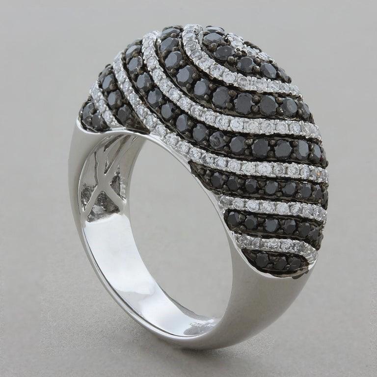 Black and White Diamond Gold Dome Swirl Ring In New Condition In Beverly Hills, CA