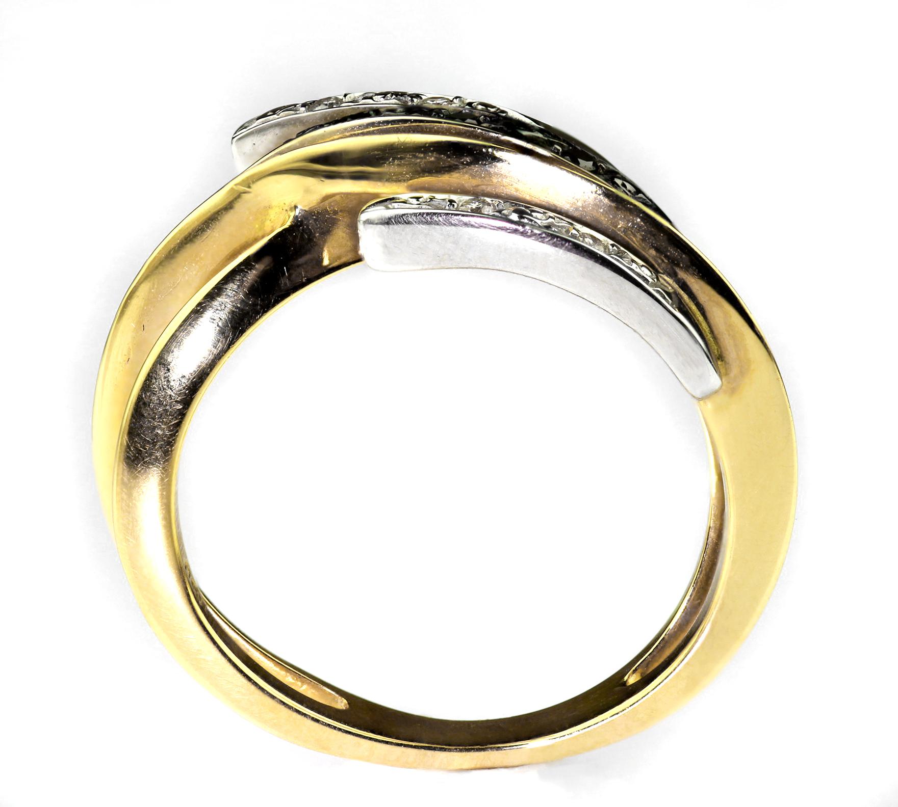 Black and White Diamond Knife Edge Twist Ring in 18K White and Yellow Gold In Excellent Condition For Sale In London, GB