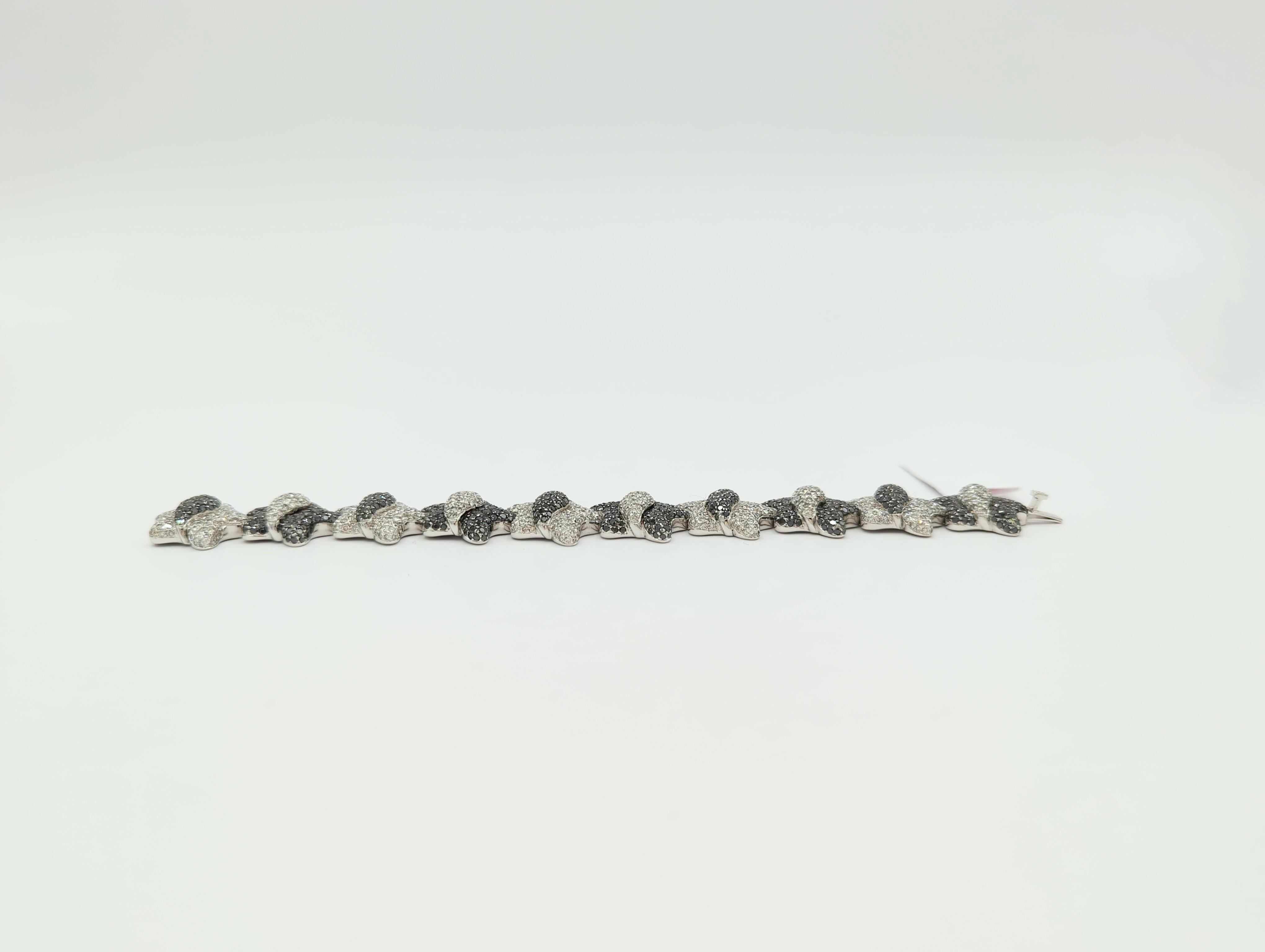 Schwarzes und weißes Diamant-Pavé-Armband aus 18 Karat Weißgold mit Diamanten im Zustand „Neu“ im Angebot in Los Angeles, CA