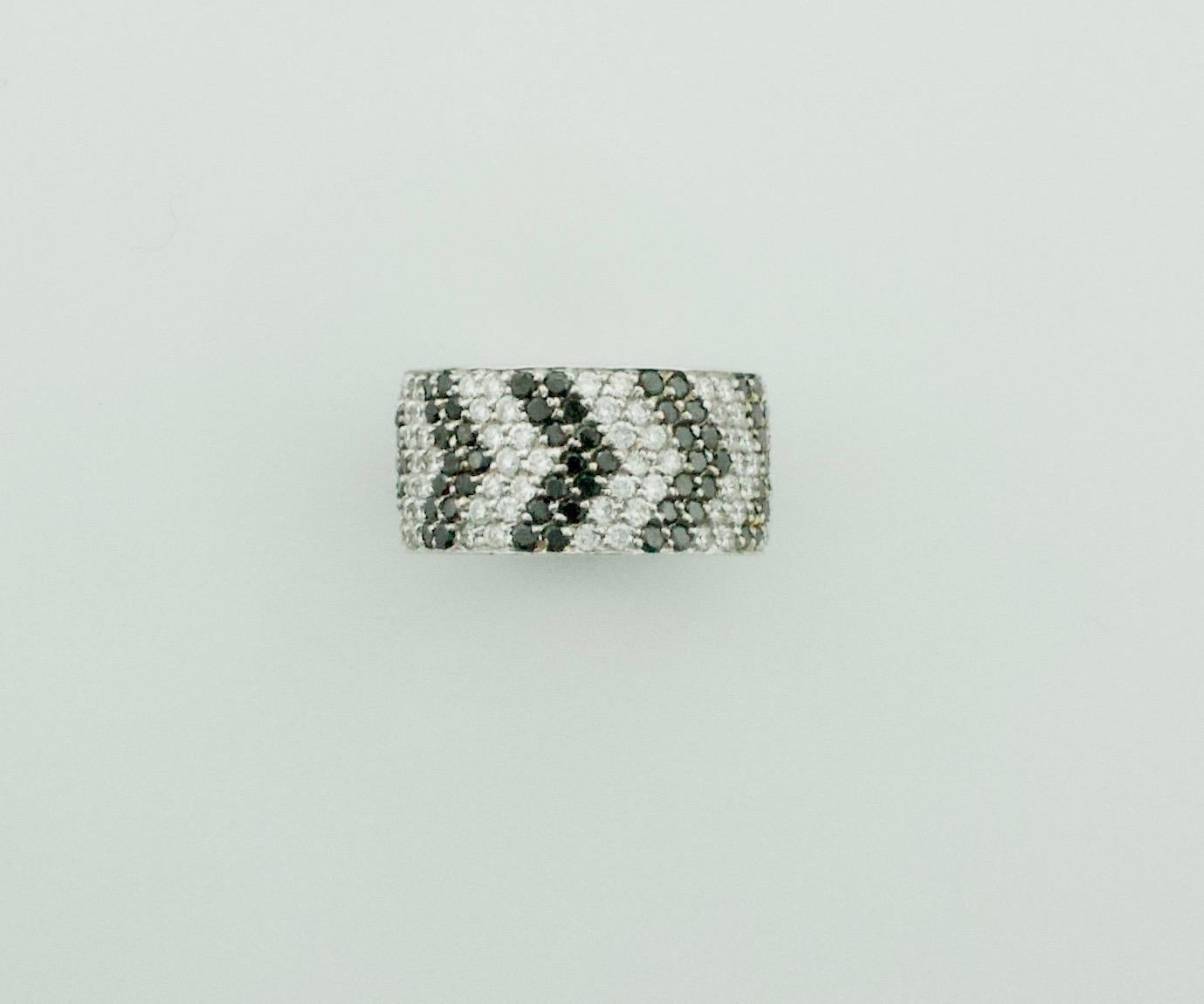 Black and White Diamond Pave' Wide Eternity Band 2.30 Carats  In Excellent Condition For Sale In Wailea, HI