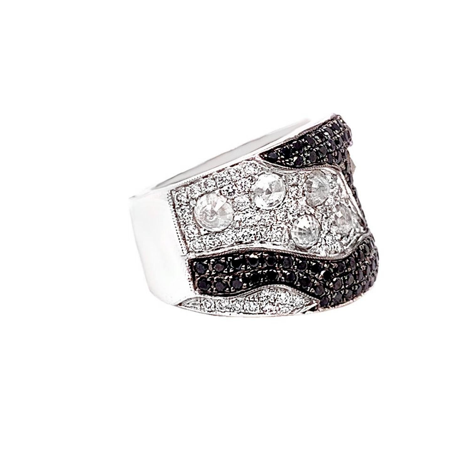 Round Cut Black And White Diamond Ring 3.37 Carats 18K White Gold For Sale