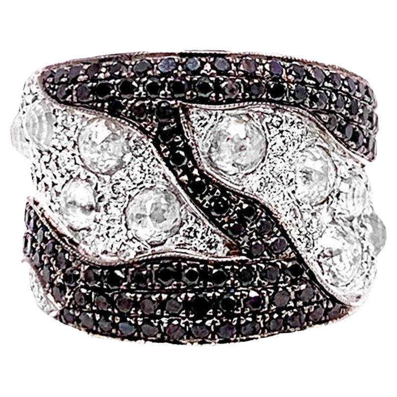 Anillo de diamantes blancos y negros 3,37 quilates Oro blanco de 18 quilates