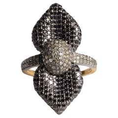 Schwarzer und weißer Diamantring