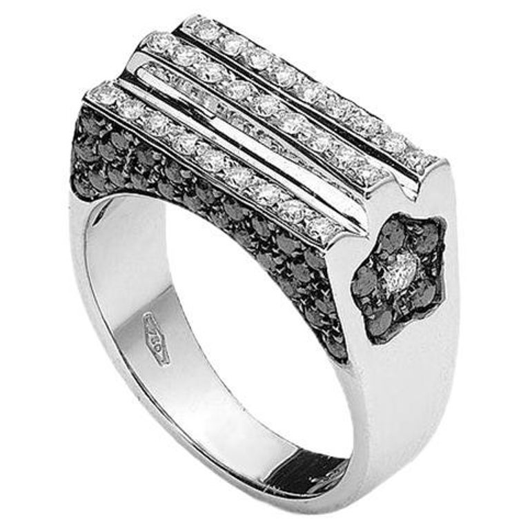 Black and White Diamond Ring For Sale at 1stDibs