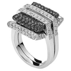 Anillo de diamantes blanco y negro