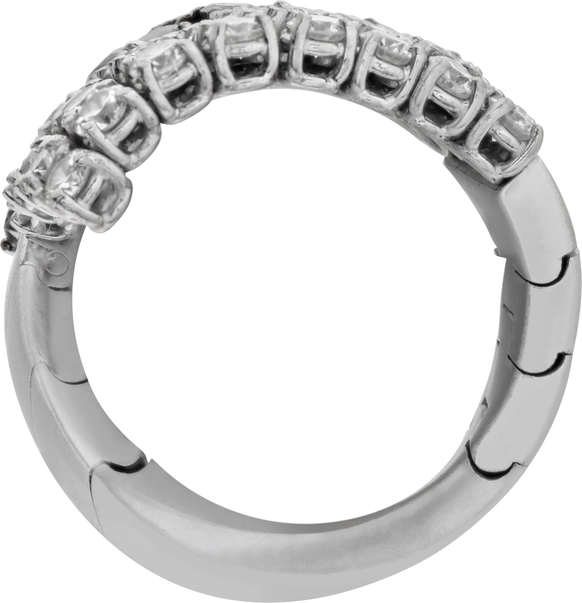 Donna Anello con diamanti bianchi e neri in oro bianco 18 carati con 8 file flessibili di diamanti. in vendita