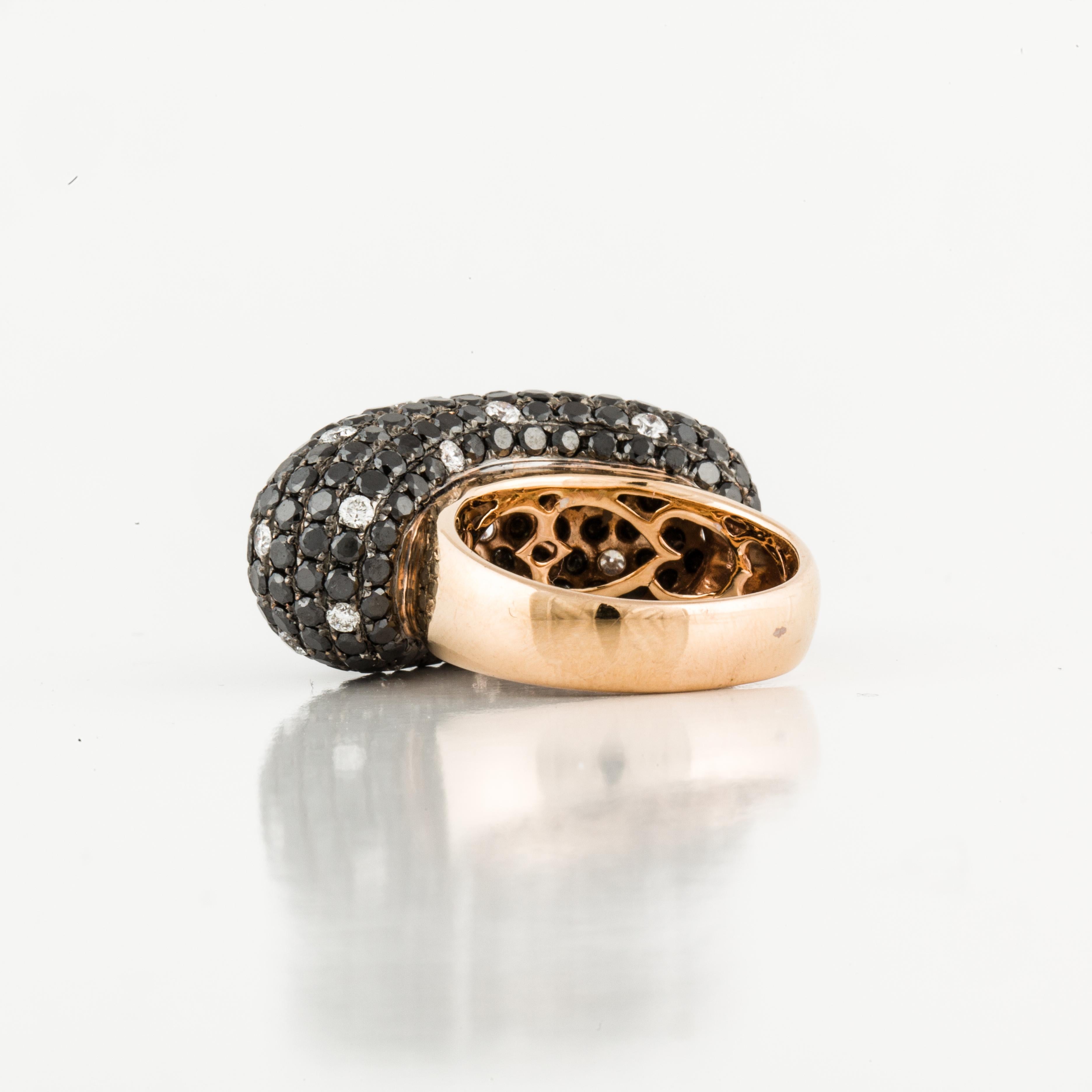 Round Cut 18K Rose Gold Black and White Diamond Ring For Sale