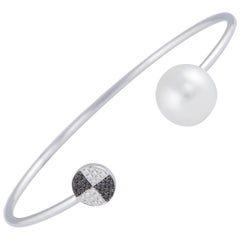 Bracelet jonc en or blanc 18 carats avec diamants noirs et blancs et perles des mers du Sud de 0,12 carat