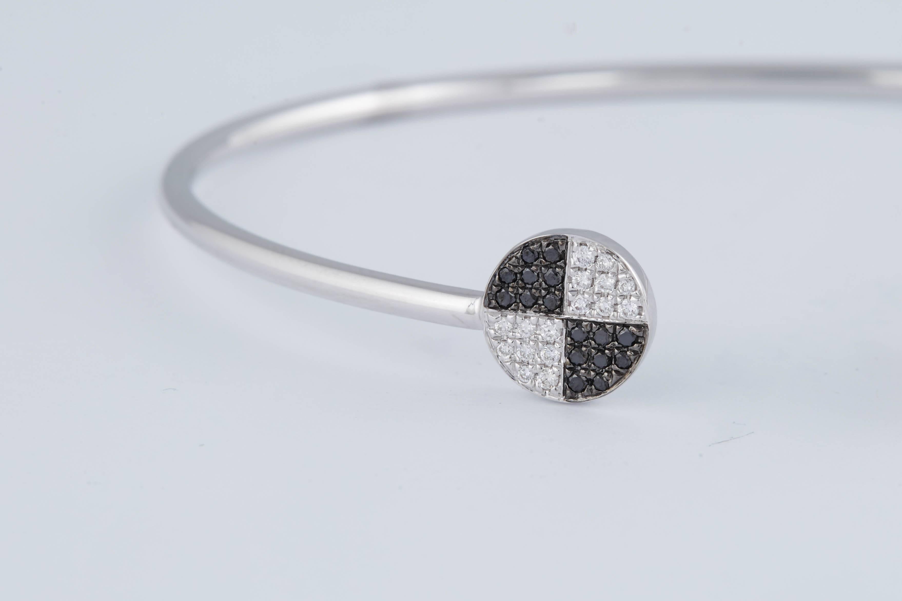 Black and White Diamond South Sea Pearl Bangle 0.12 Carat 18 Karat White Gold In New Condition In New York, NY