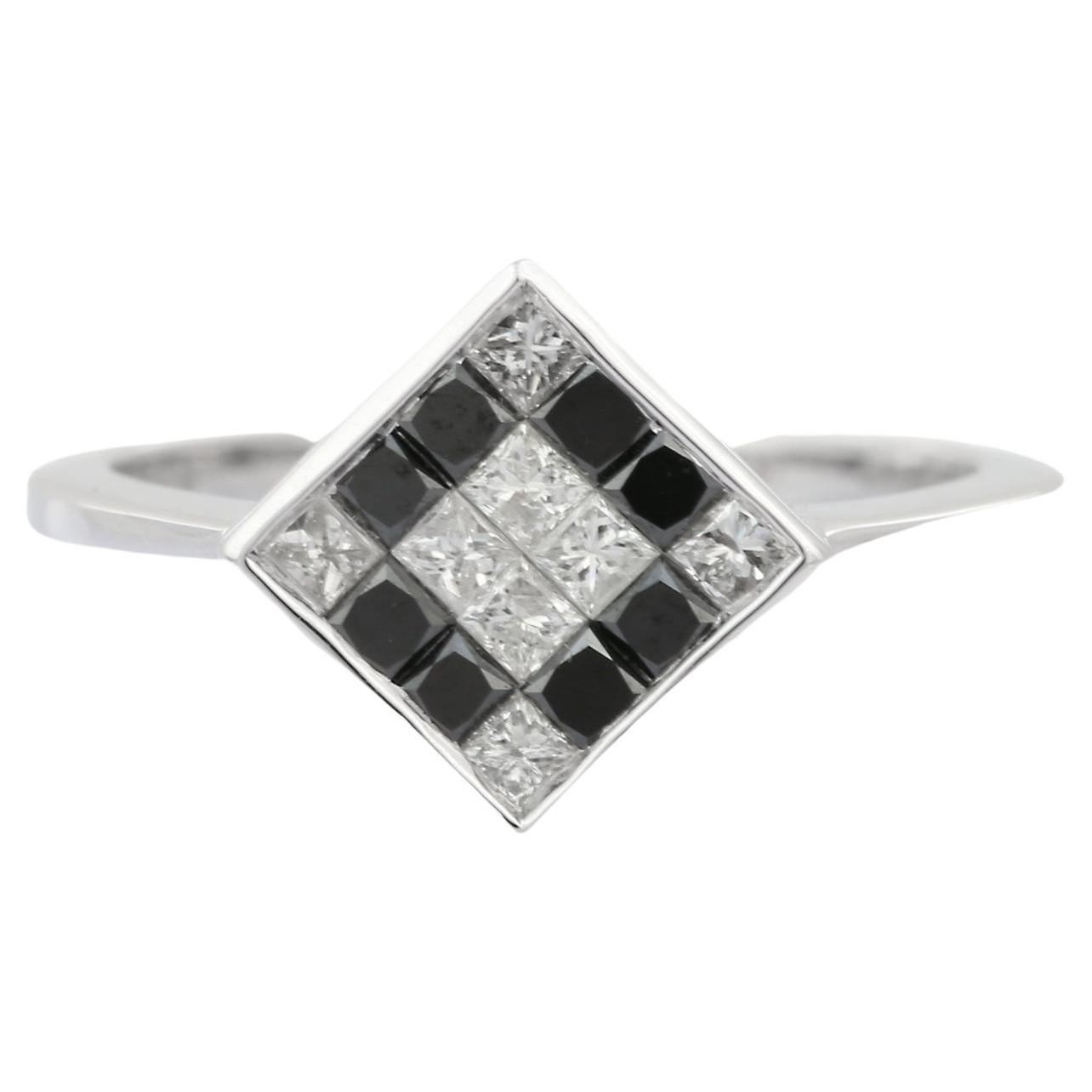 Bague carrée de style Art déco en or blanc 18 carats avec diamants noirs et blancs