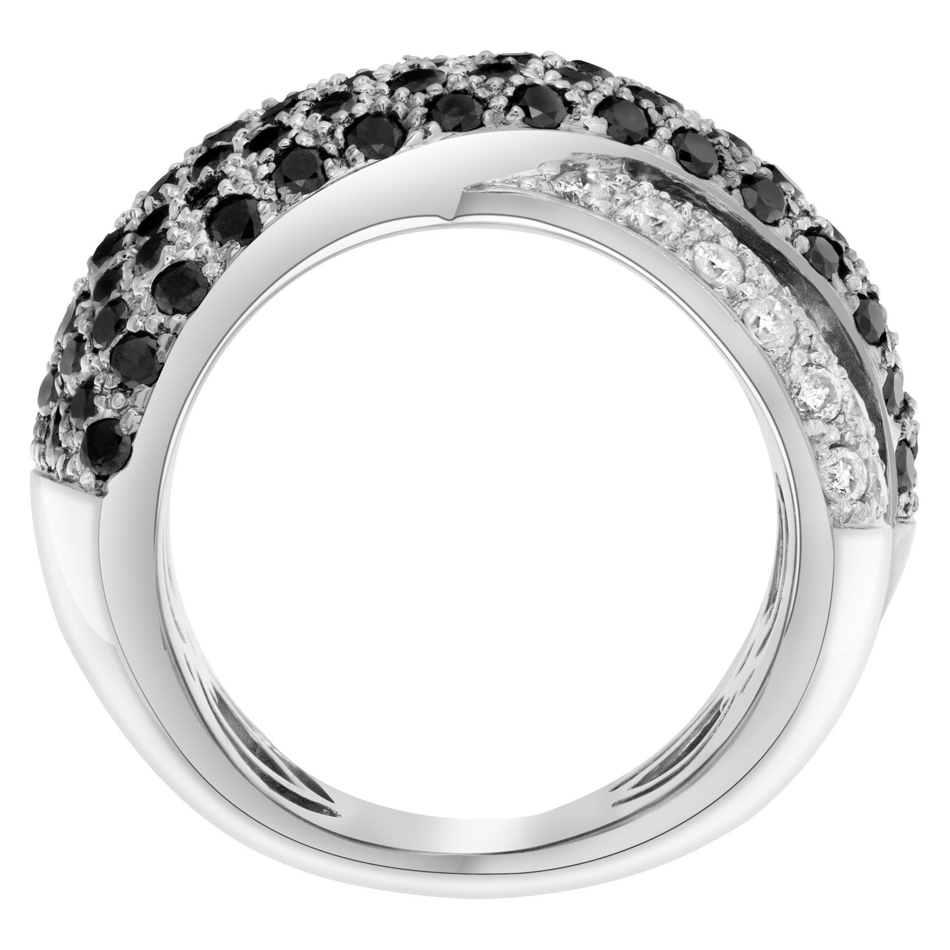 Black and White Diamond X Kiss Ring in 14k White Gold over 1.5 Cts In Excellent Condition For Sale In Surfside, FL