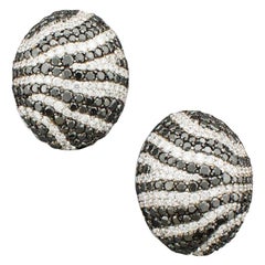 Ohrringe "Zebra" mit weißen und weißen Diamanten aus 18 Karat Weißgold