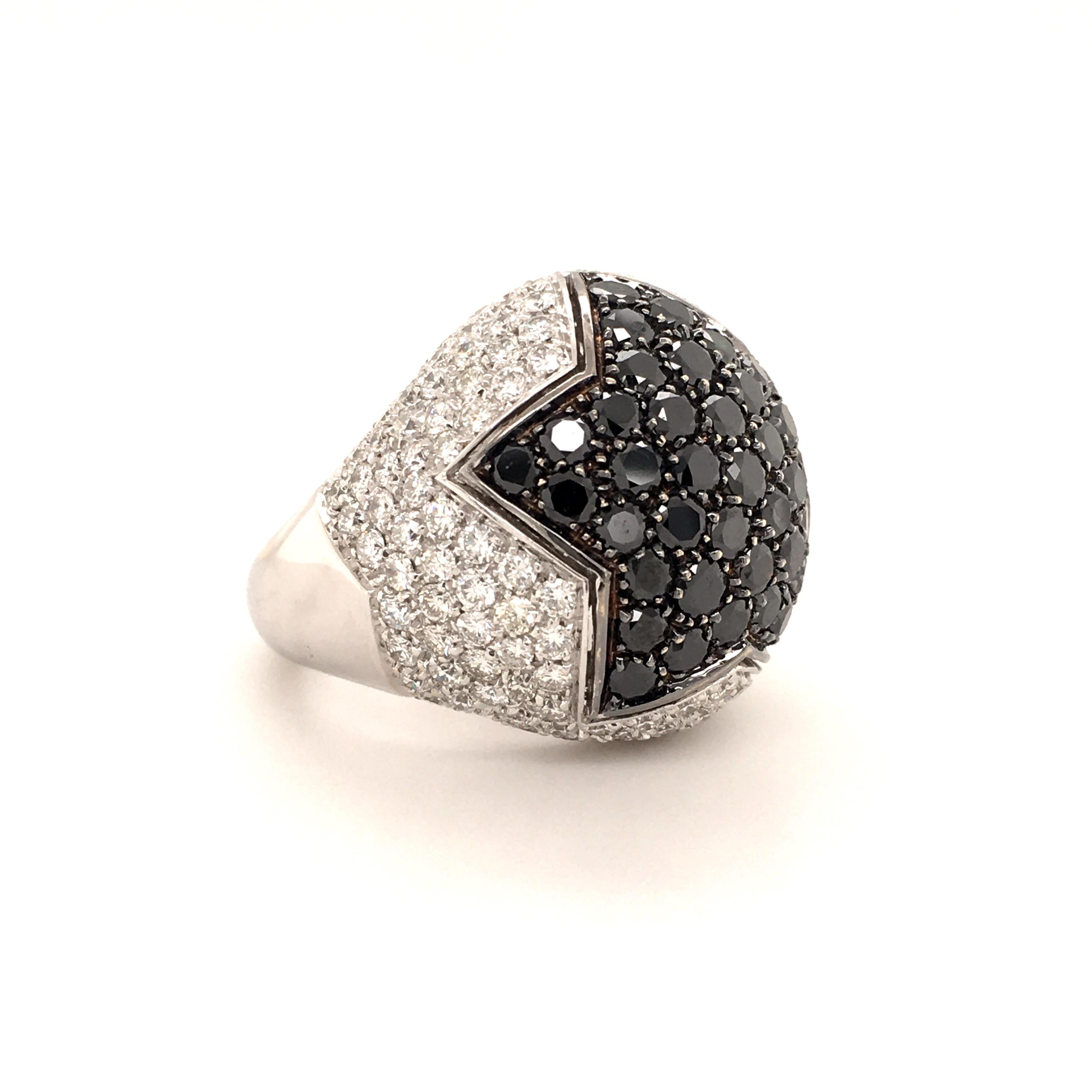 Modern Black and White Diamonds 18 Karat White Gold Star Ring