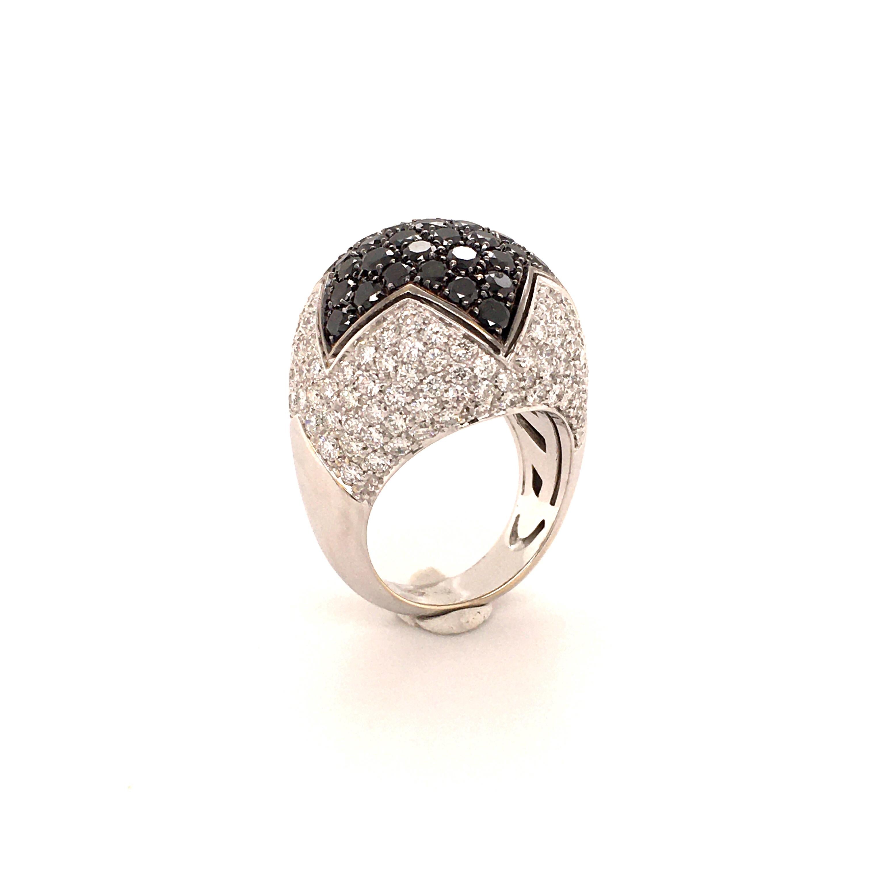 Black and White Diamonds 18 Karat White Gold Star Ring 1