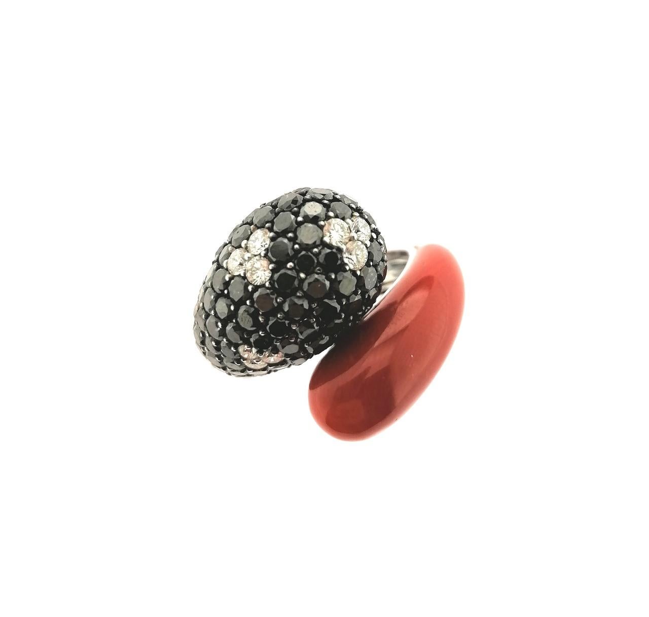 Brilliant Cut Black and White diamonds, Coral and White Gold Ring For Sale