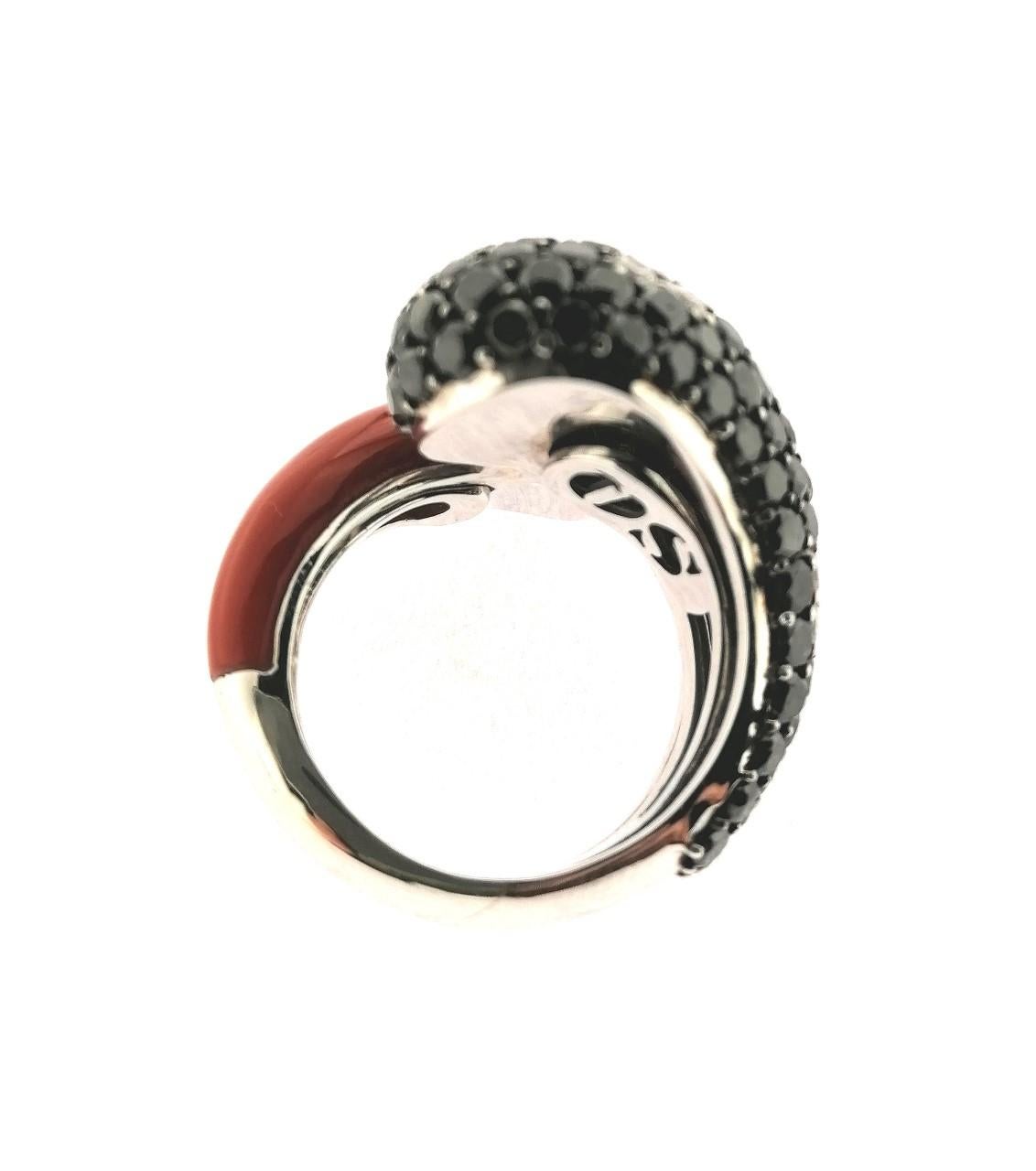 Black and White diamonds, Coral and White Gold Ring In New Condition For Sale In SEVILLA, ES