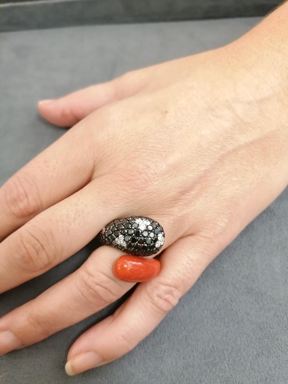 Women's Black and White diamonds, Coral and White Gold Ring For Sale