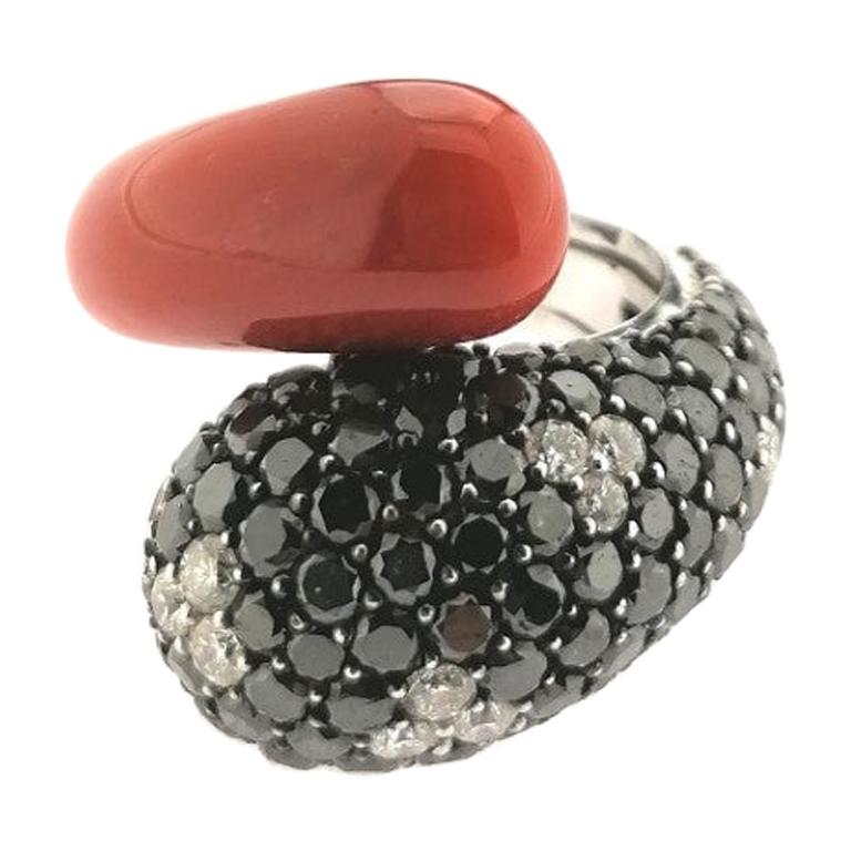 Black and White diamonds, Coral and White Gold Ring For Sale