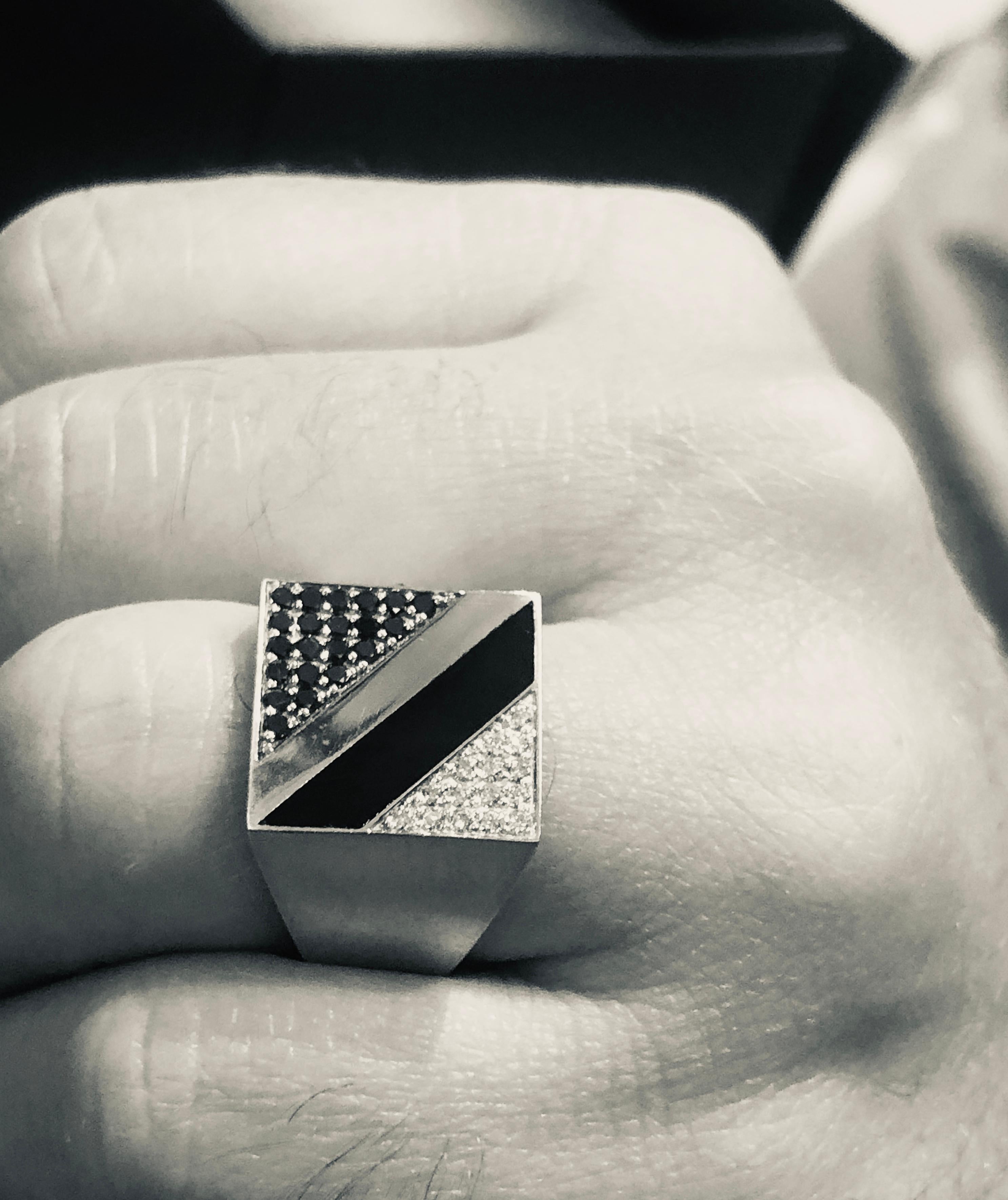 Black and White Diamonds Men's Ring In New Condition For Sale In New York, NY