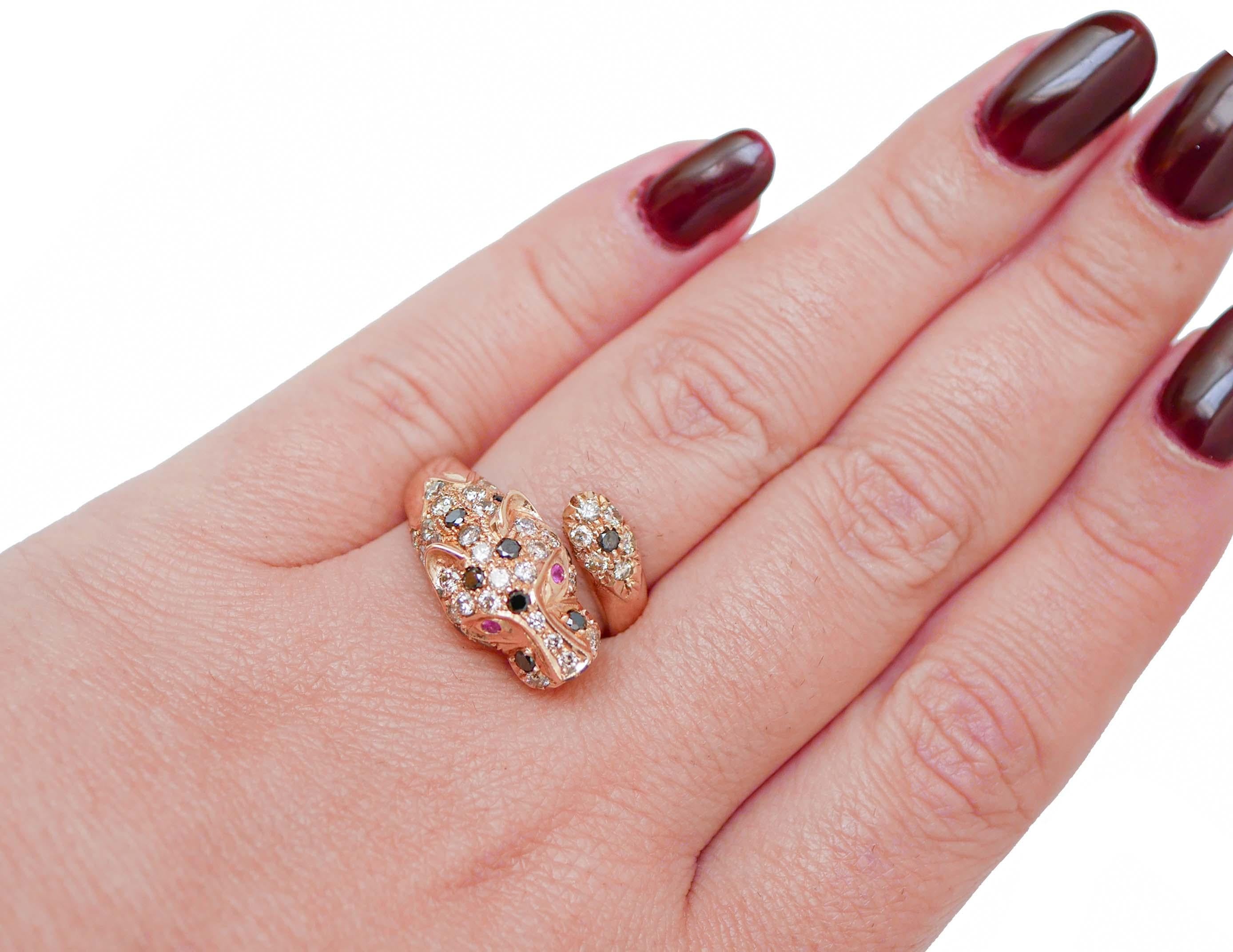 Black and White Diamonds, Rubies, 14 Karat Rose Gold Panther Ring. In Good Condition For Sale In Marcianise, Marcianise (CE)