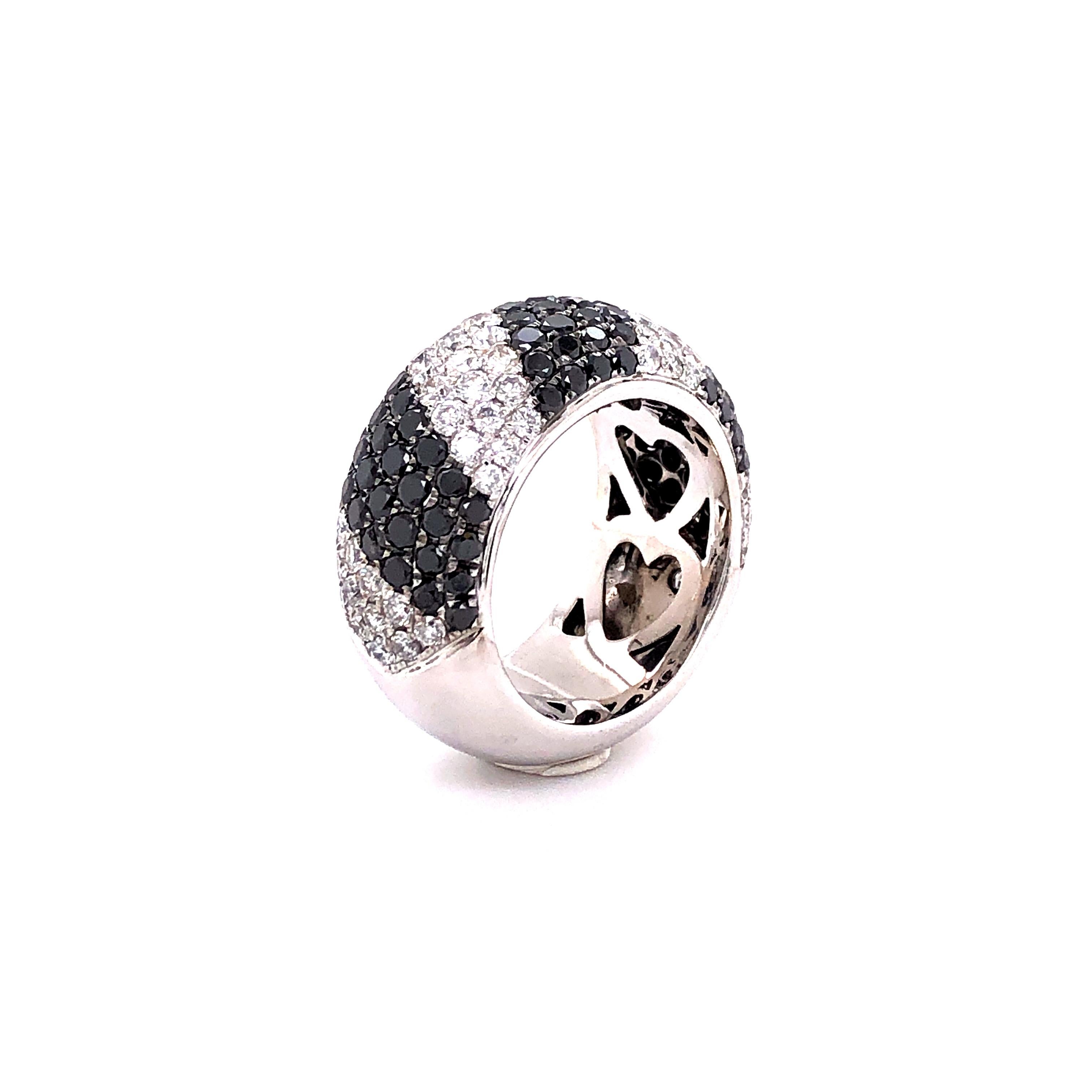 Round Cut Black and White Diamonds Zebra Ring in 18 Karat White Gold For Sale