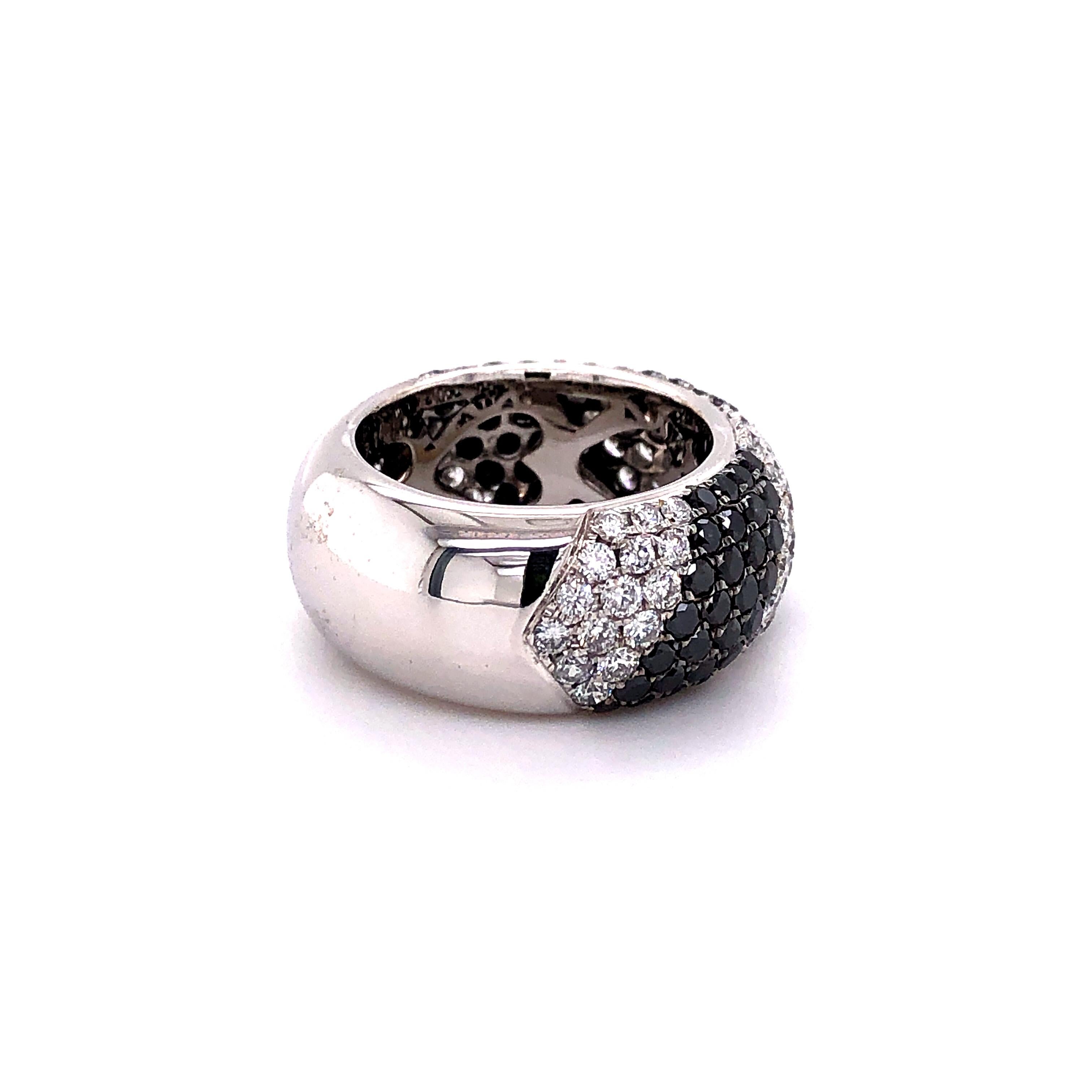 Women's or Men's Black and White Diamonds Zebra Ring in 18 Karat White Gold For Sale