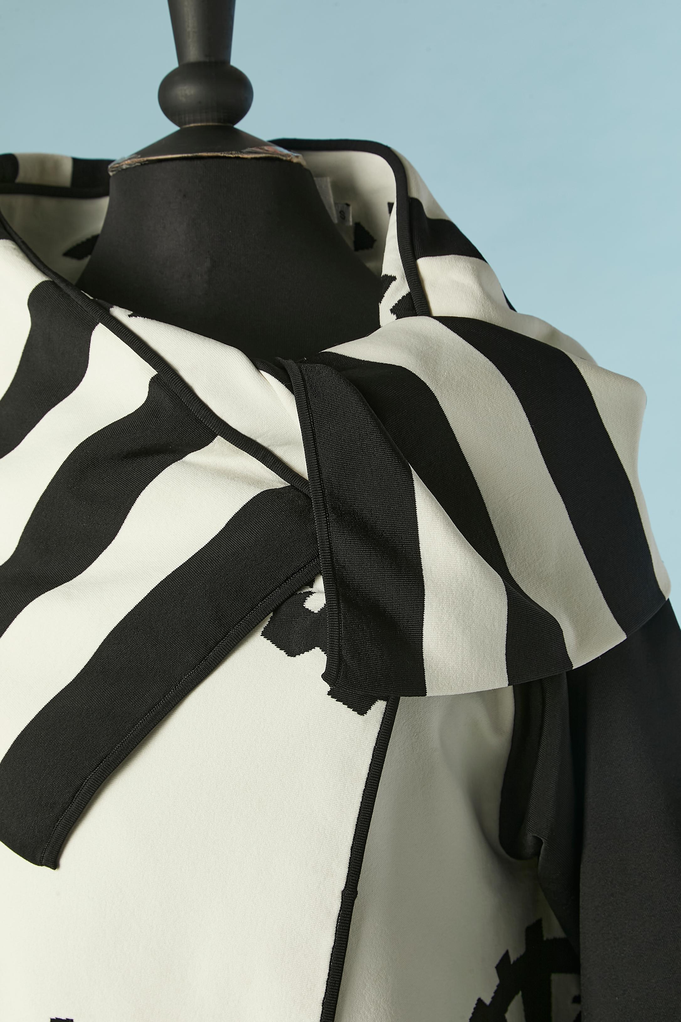 Schwarz-weiße doppelreihige Jacke aus Viskose-Strick Jean-Charles de Castelbajac im Zustand „Hervorragend“ im Angebot in Saint-Ouen-Sur-Seine, FR
