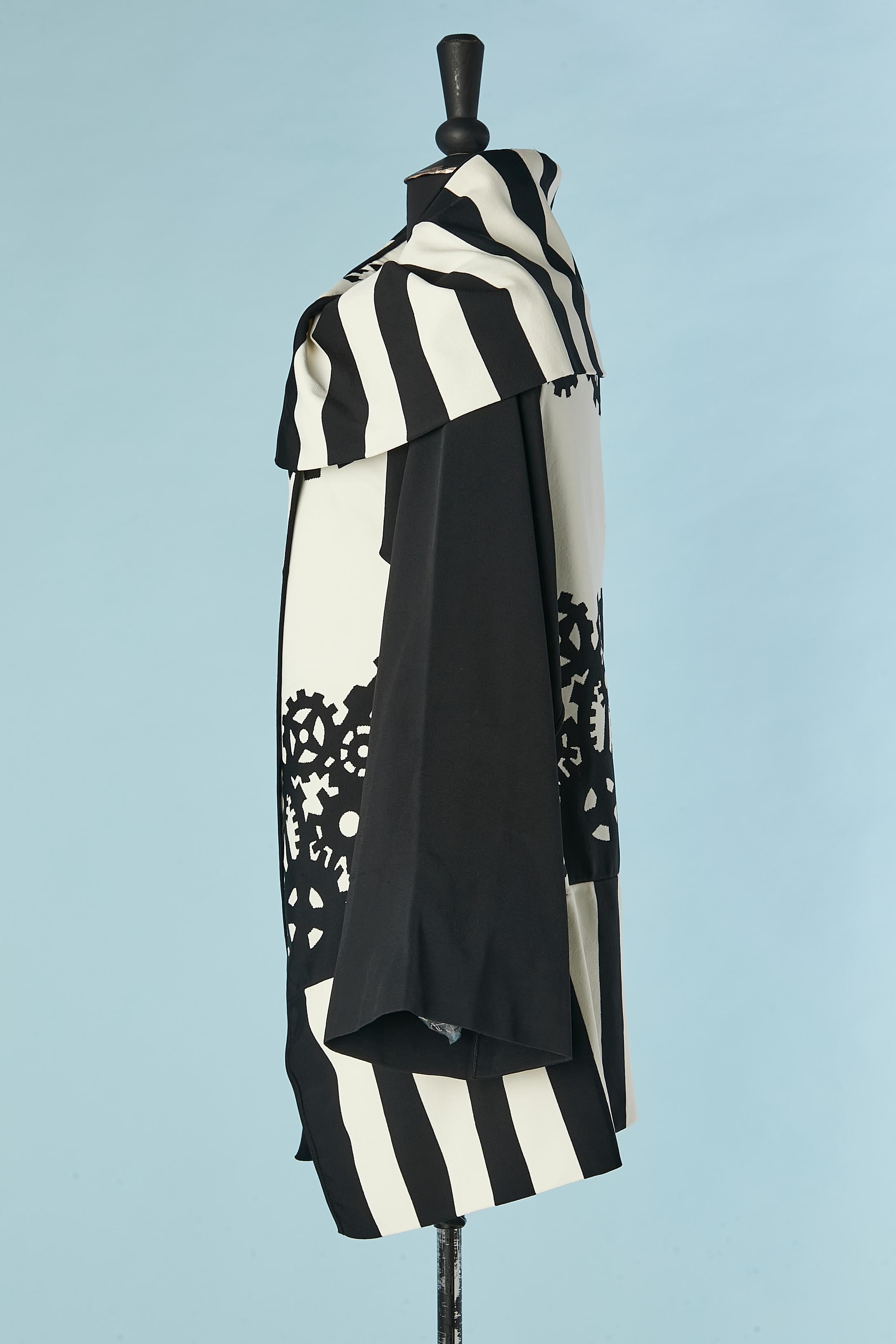 Schwarz-weiße doppelreihige Jacke aus Viskose-Strick Jean-Charles de Castelbajac im Angebot 2