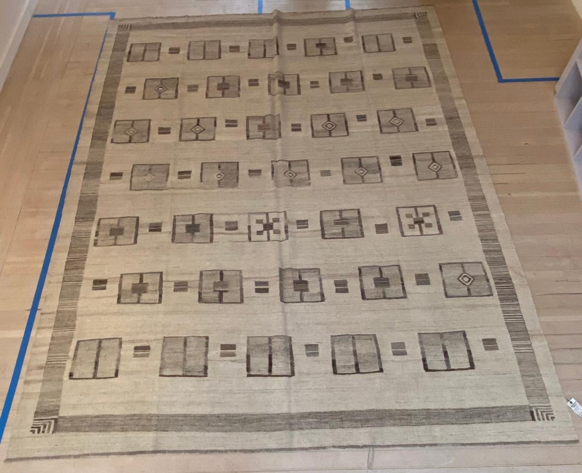 Black and White Ethnic Rug In Good Condition For Sale In Sag Harbor, NY